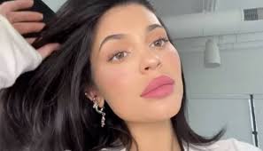 kylie jenner goes makeup free in new