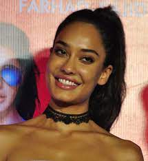 lisa haydon is totally on trend with