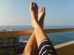 Andrea Elson's Feet << wikiFeet