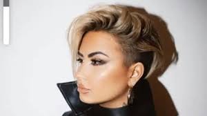 Please enjoy my demi lovato inspired haircut tutorial & makeup tutorial. Demi Lovato Is All Set To Welcome 2021 With This New Look
