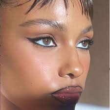 10 bold black lip liner looks that are