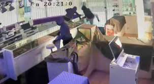 jewelry robbery on camera in