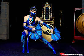 Aria Alexander Cosplays The Asian Fan Fighter In Mortal Kombat.