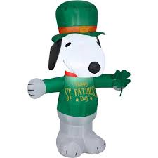 John deere inflatable christmas decorations. Patricks Day Shamrocks Yard Decoration Gtp00005 5 5ft Air Blown Inflatable Happy St Outdoor Holiday Decorations Inflatable Yard Decorations Horeto Com