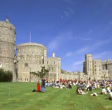 View the official video for visitors to windsor castle, the largest and oldest occupied castle in the world, and one of the official residences of her. Windsor Castle Ein Picknick Vor Dem Ferienhaus Der Queen Welt