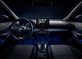 Ein komfortabler innenraum, außergewöhnliches handling und stabilität garantieren ein unvergleichliches fahrerlebnis. Der Neue Toyota Yaris Cross Gelande Statt Rennstrecke
