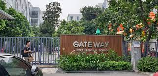 Nữ nhân viên trường Gateway bỏ quên bé trai 6 tuổi trên ôtô vẫn chưa về nhà  - Pháp luật - Việt Giải Trí