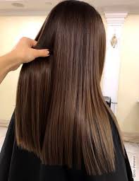 Длинные волосы выглядят очень красиво и женственно, поэтому они всегда в тренде, независимо от того, как меняются модные тенденции в парикмахерском. Modnye Zhenskie Strizhki I Pricheski Sezona Osen Zima 2020 2021 Onlajn Zhurnal Podruzhka
