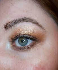 For hooded eyes or semi hooded eyes makeup, there is a need to apply the eye shadow just above where you have marked your crease as contrasting in the natural fold of your lid. Party Make Up Looks For Hooded Eyes
