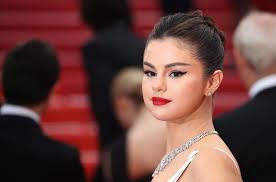 selena gomez shares unfiltered makeup