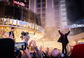 u2 performs pop up show in downtown las