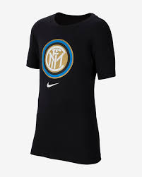 Are you looking to get your hands on the inter shirt or maybe something else from the milano club, then you will find it here on unisportstore.com. Inter Milan Older Kids Football T Shirt Nike Ae