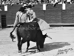 EL QUE CERRABA PLAZA EN MUNERA ESTABA TOREADO (Crónicas y Fotos de 1985) -  Con Sabor a Albacete