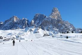 A cavallo tra alto adige e trentino, carezza ski sorge sulla grande strada delle dolomiti in direzione bolzano. Sciare In Trentino Alto Adige Settimane Bianche
