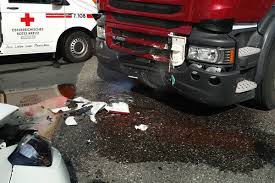 Insgesamt gibt es rund 4.200 stellplätze. Klagenfurt 71 Jahriger Bei Unfall Mit Lkw In Seinem Auto Eingeklemmt Regionews At