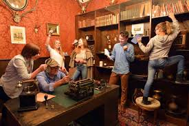 Your group must solve the mysteries of this old house and find a way to escape before the clock strikes midnight. Home Fluchtgefahr