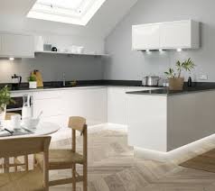 Whether you choose a bold shade such as black or red, or a more subtle colour, modern homes look stunning with gloss kitchen doors that are complemented by sleek curved units and accessories such as modern. High Gloss Kitchens White Grey Gloss Kitchen Units Wren Kitchens