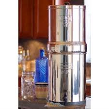 It slowly drips and filters the clean beautiful water into the bottom chamber. Royal Berkey 3 Gal Stainless Steel Water Filter With 2 Ceramic Filters Rb4x2 Cf Buy Online In Portugal At Desertcart Pt Productid 5994818