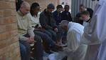Resultado de imagem para francis wash feet of muslim
