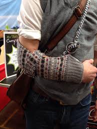 How to sew a sling for a broken arm: Diy Funky Retro Winter Warming Arm Sling Idea Only No Lnik Arm Sling Diy Arm Sling Diy Sling For Arm