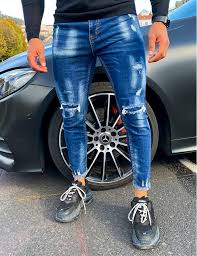 ripped jeans with fra hem