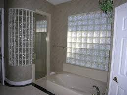 Особено ефектно стъклените тухли стоят в банята. Deko Idei Ss Stkleni Tuhli Za Doma Stranica 14 Rozali Com