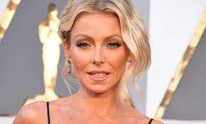 Kelly Ripa steals the show on Live in ...