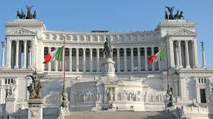 Se sitúa entre la piazza venezia (plaza de venecia) y la colina capitolina. Denkmal Fur Vittorio Emanuele Ii Vittoriano Turismo Roma
