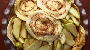 Then break the pillsbury pie crust into pieces, mix together with flour and brown sugar (but don't put into a. Cinnamon Roll Apple Pie Youtube