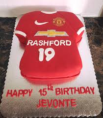 With the hot weather, the cake developed the dreaded bulge round the top layer. Did This Manchester United Themed Marley S Yummy Cakes Facebook
