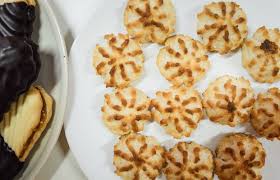 Put the mixture on a baking tray and bake for 10 minutes at 180°c, and leave to cool. 7 Christmas Cookies That Viennese Omas Bake That You Should Definitely Try And Make Oma S Recipes Included Vienna Wurstelstand