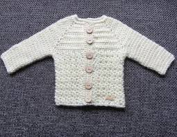 Een haakpatroon voor een babyvestje met knoopsluiting. Pin Op Haken Crochet Made By Wil