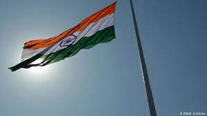The indian flag is a horizontal tricolour in equal proportion of deep saffron on the top, white in the middle and dark green at the bottom. Tallest National Flag A Major Draw On India Pakistan Border Asia An In Depth Look At News From Across The Continent Dw 06 03 2017