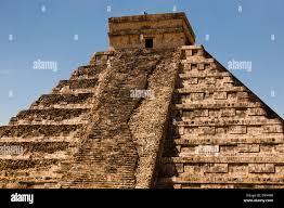 a Ziggurat in Chichen Itza, Yucatan, Mexico Stock Photo - Alamy