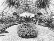 How big is the Garfield Park Conservatory?