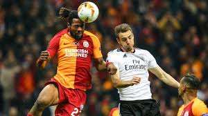 Galatasaray kulübü, belçika'nın standard liege takımında forma giyen savunma oyuncusu christian luyindama'yı kiralık olarak. Christian Luyindama Scores As Galatasaray Suffer Europa League Blow
