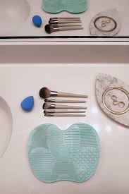 makeup brushes with dish soap