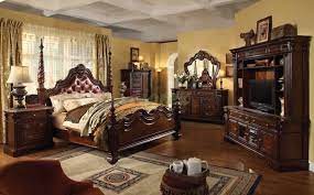 Traditional bedroom furniture comes in various sizes, specific styles and shapes. Traditional Poster Bedroom Furniture Set With Leather Headboard 105