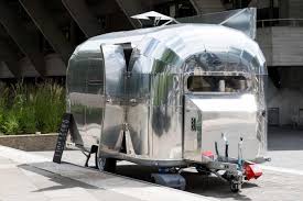 how much do airstream trailers weigh a